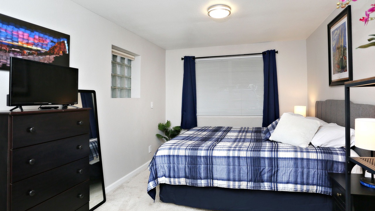 Photo of Bedroom in Edgewater