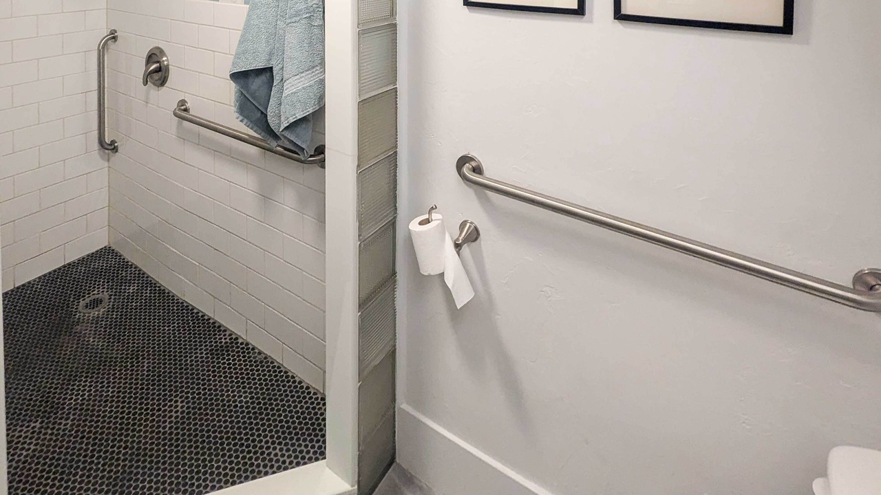 Photo of Bathroom in Edgewater