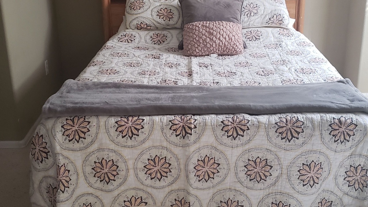 Photo of Bedroom in Castle Pines North