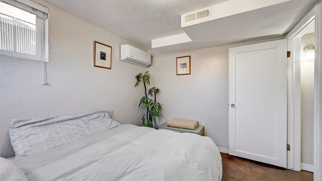 Photo of Bedroom in Edgewater
