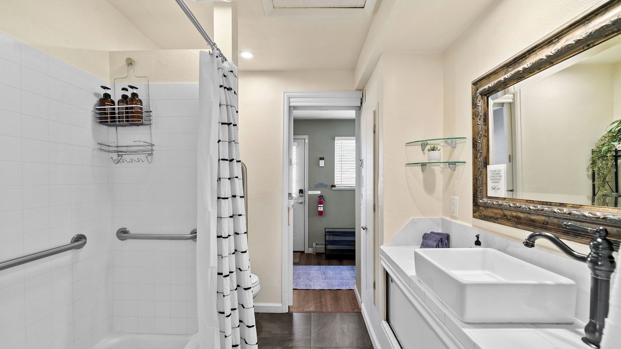 Photo of Bathroom in Lamar Heights Area