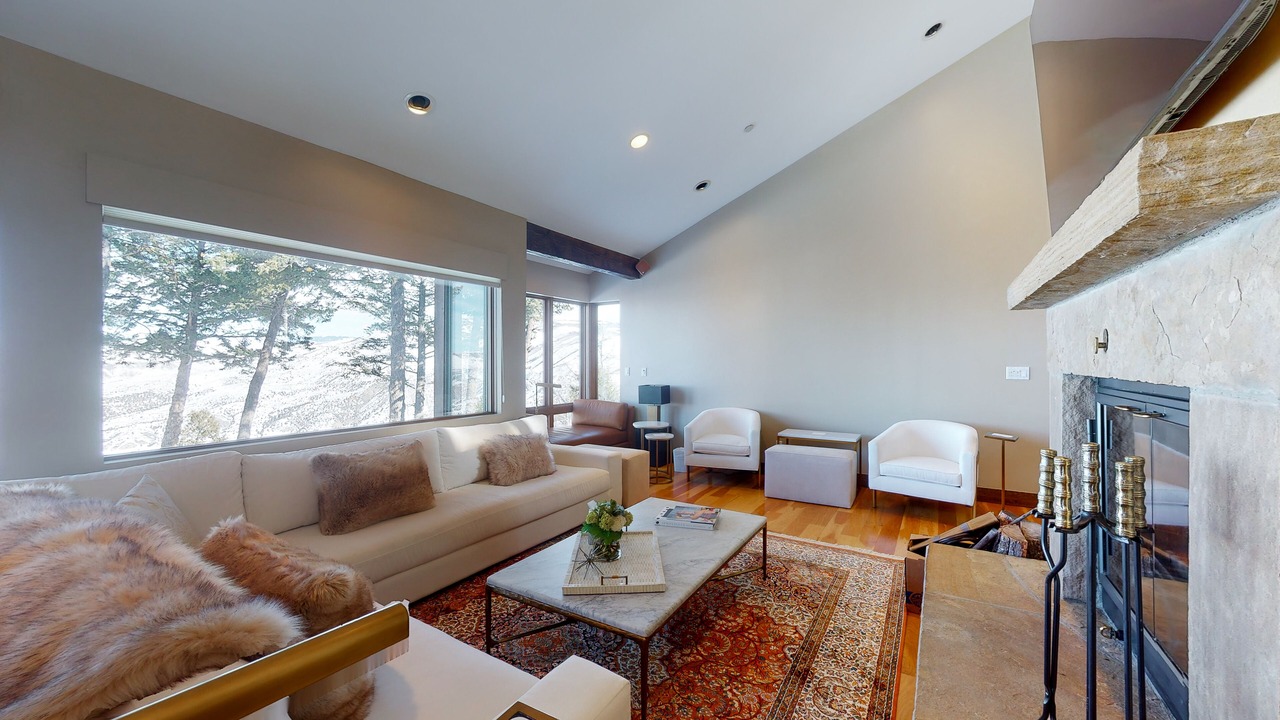 Photo of Livingroom in Edwards