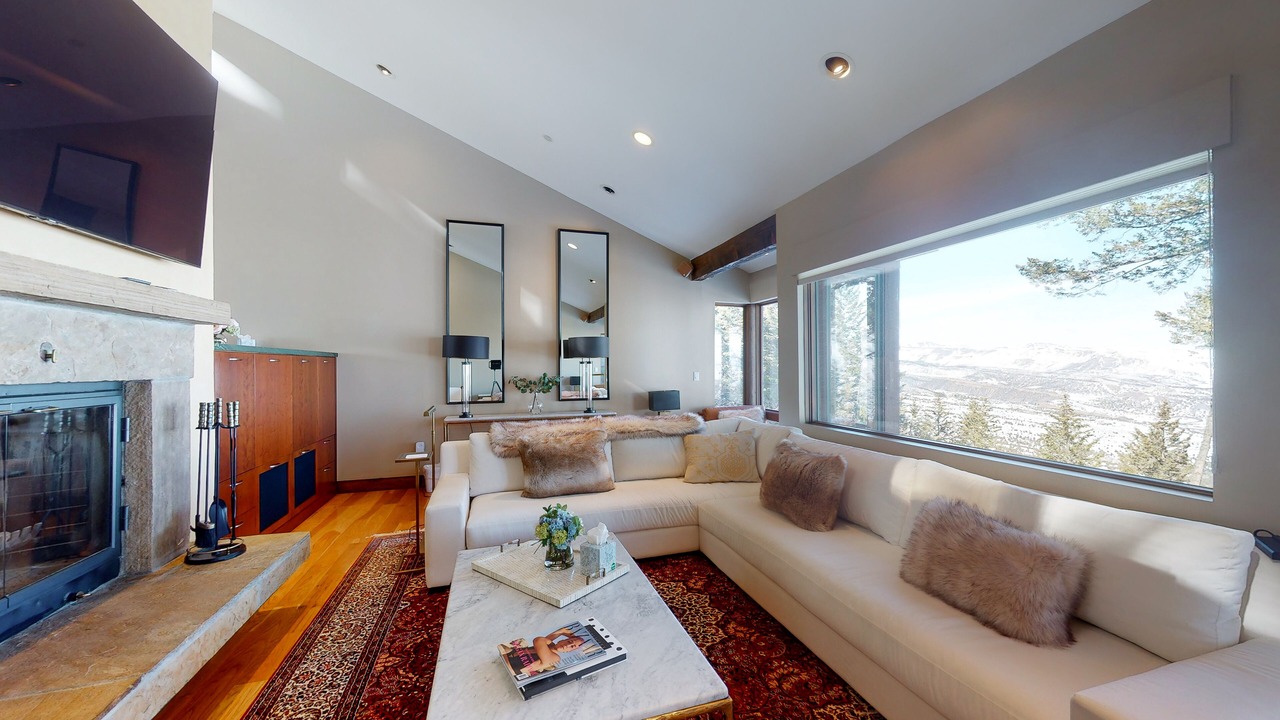 Photo of Livingroom in Edwards
