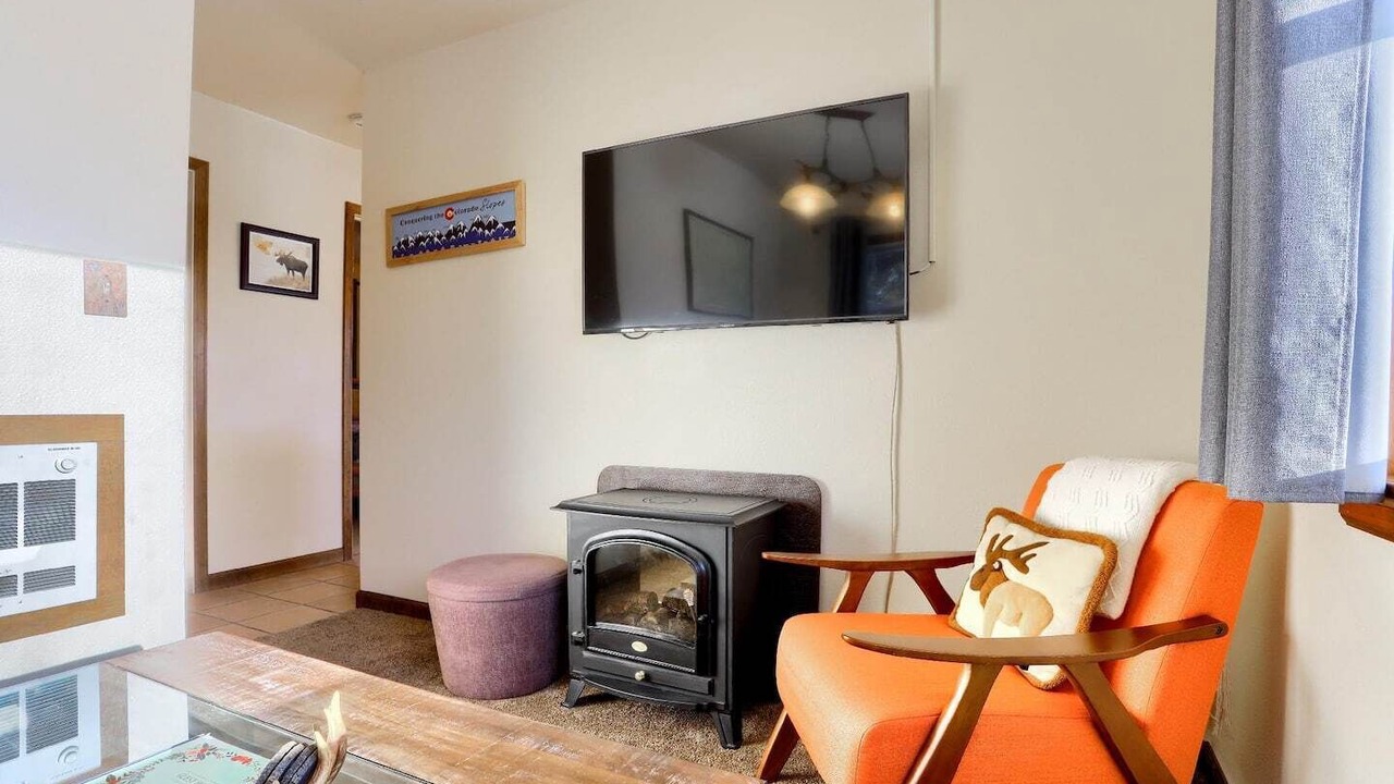 Photo of Livingroom in Twin Lakes
