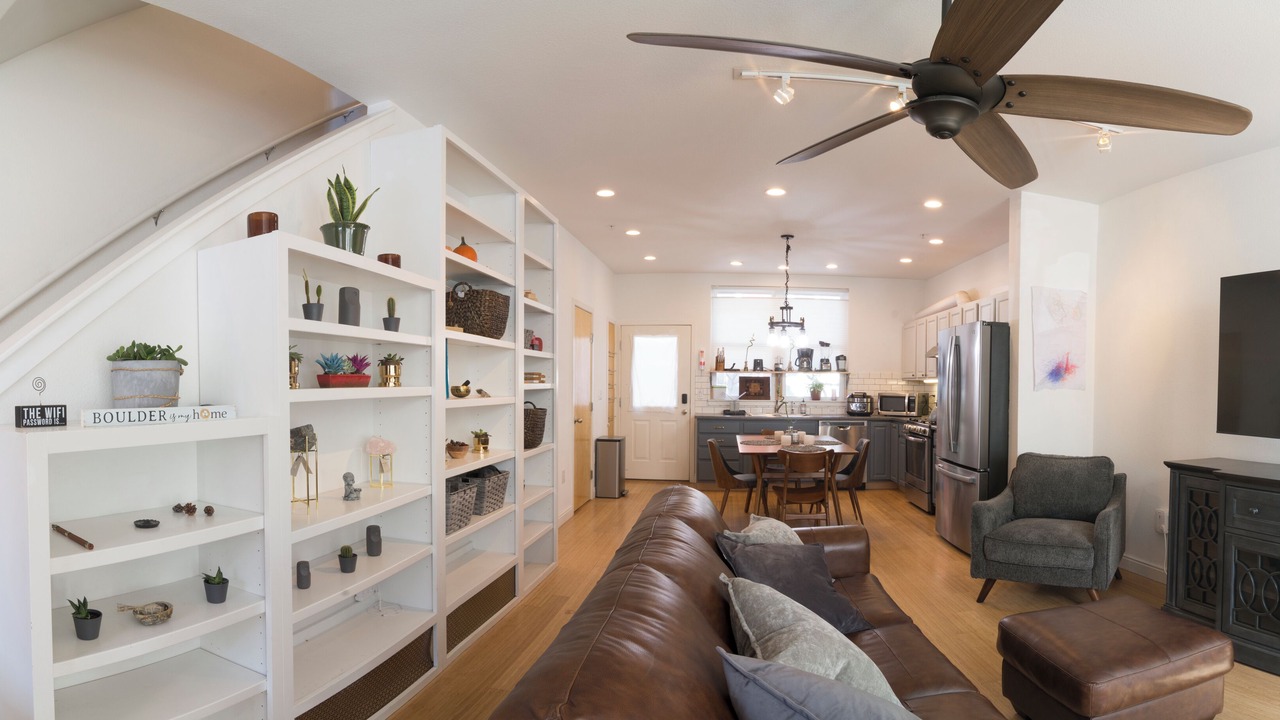Photo of Livingroom in North Broadway - Holiday