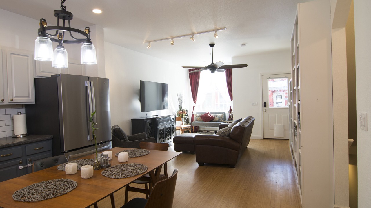 Photo of Livingroom in North Broadway - Holiday