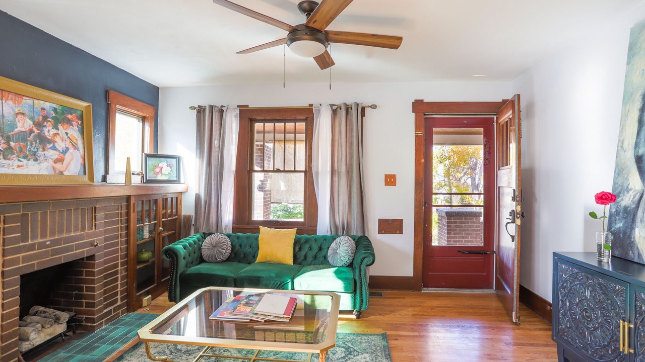 Photo of Livingroom in Hale
