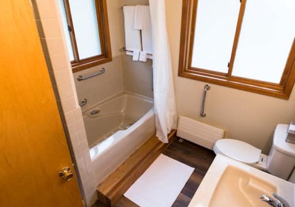 Photo of Bathroom in Redstone