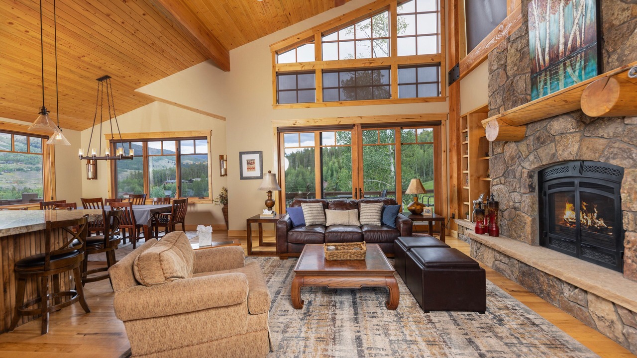 Photo of Livingroom in Three Peaks