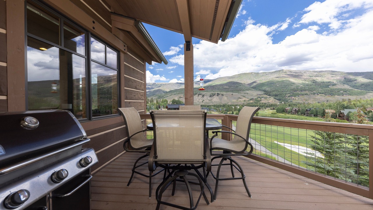 Photo of Patio Balcony in Three Peaks