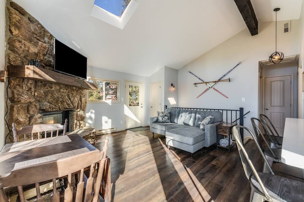 Photo of Livingroom in Bailey