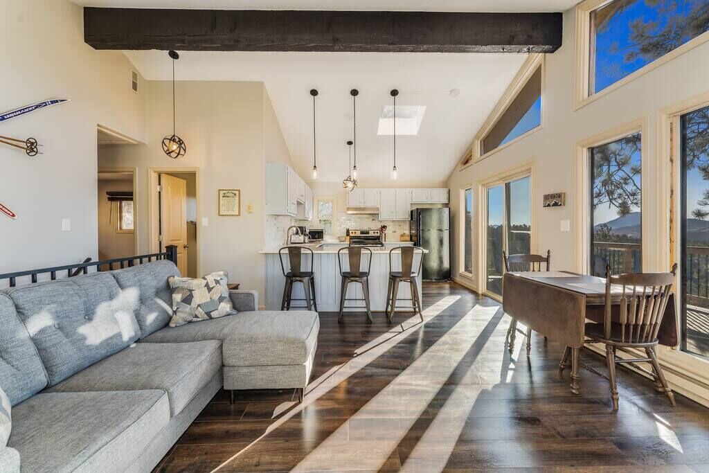 Photo of Livingroom in Bailey