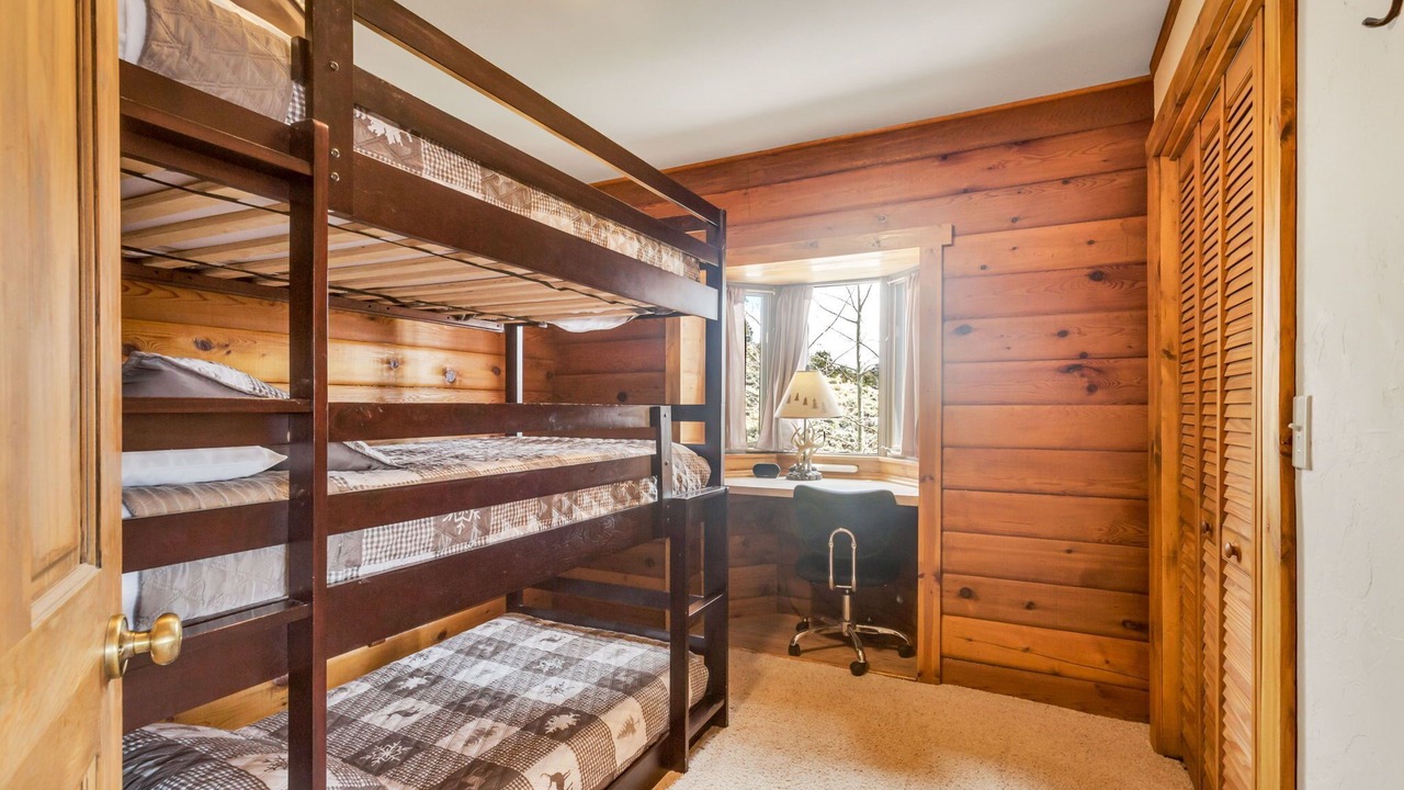 Photo of Bedroom in Twin Lakes