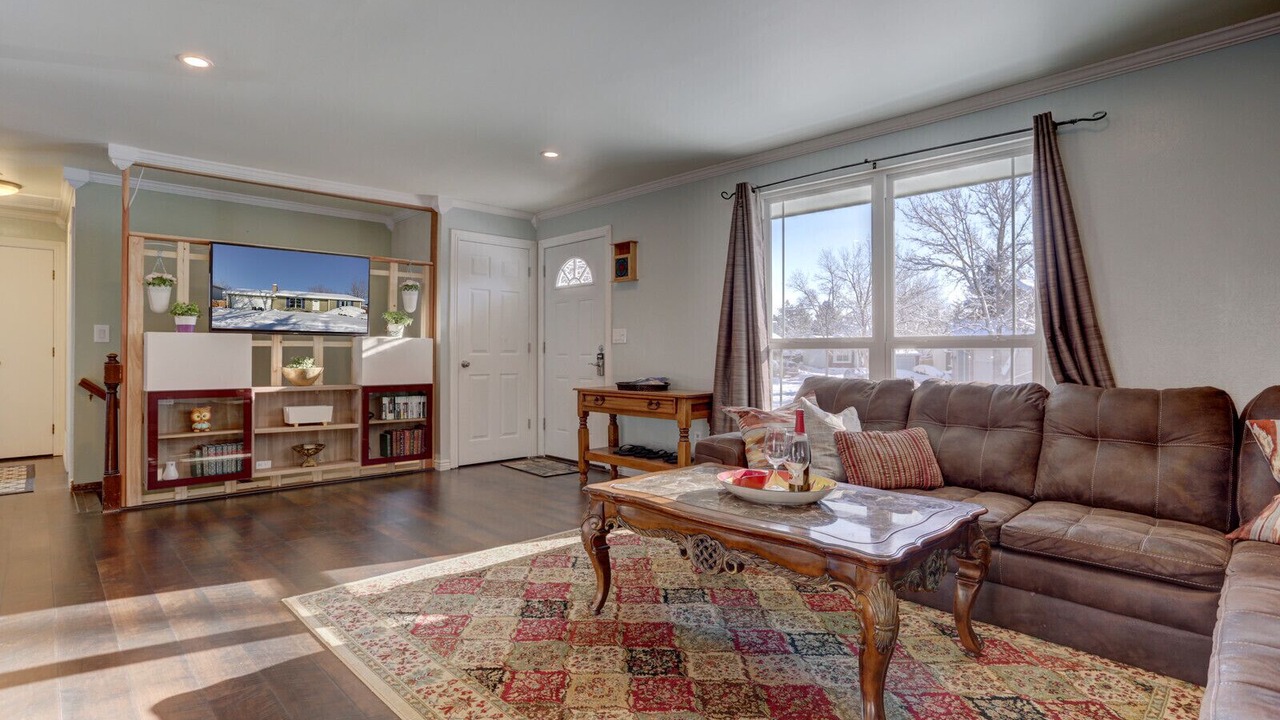 Photo of Livingroom in Ken Caryl