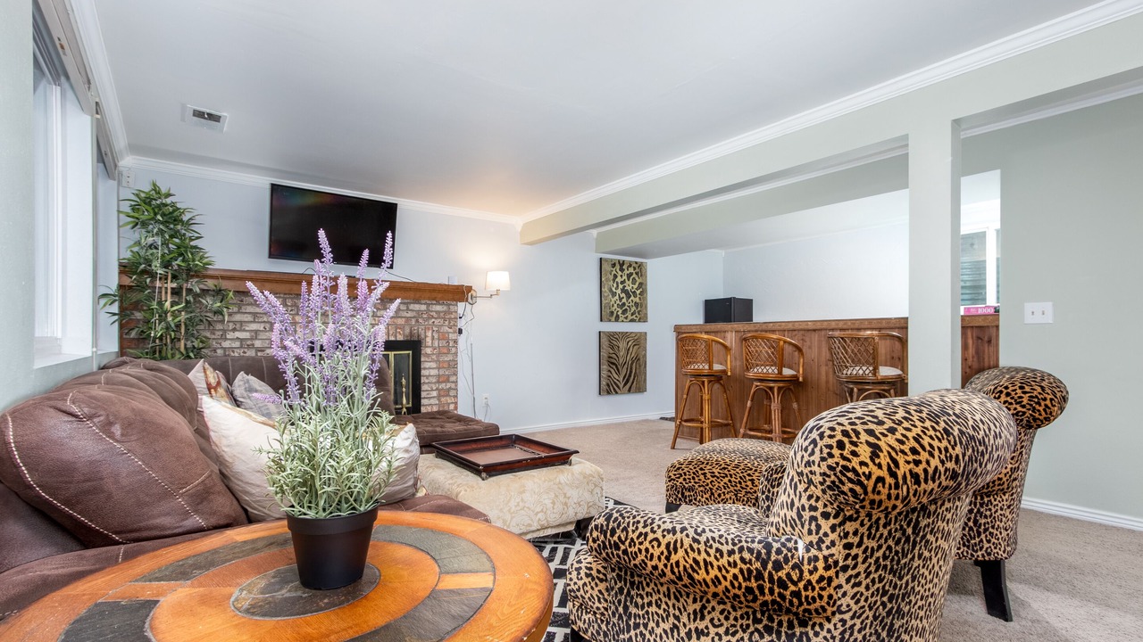 Photo of Livingroom in Ken Caryl