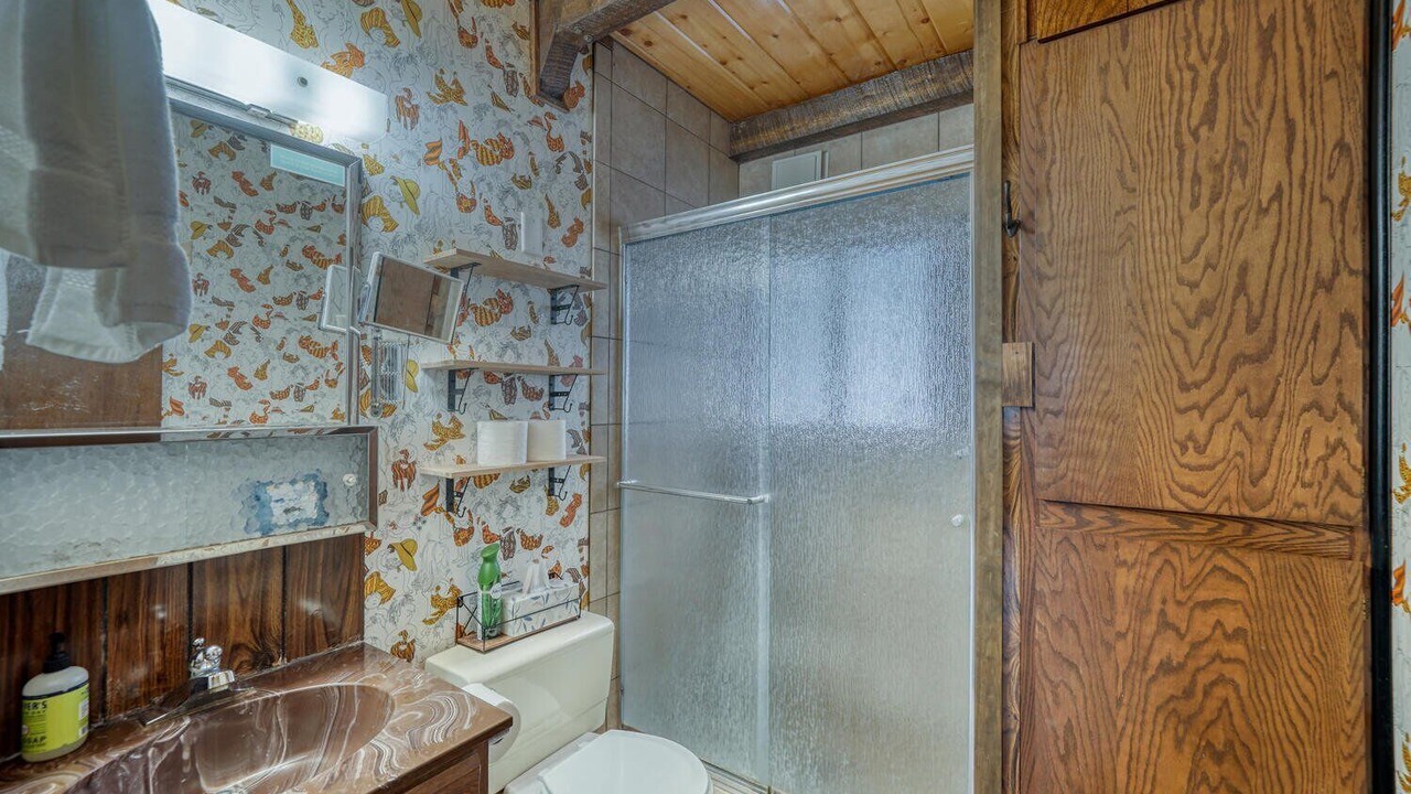 Photo of Bathroom in Garfield