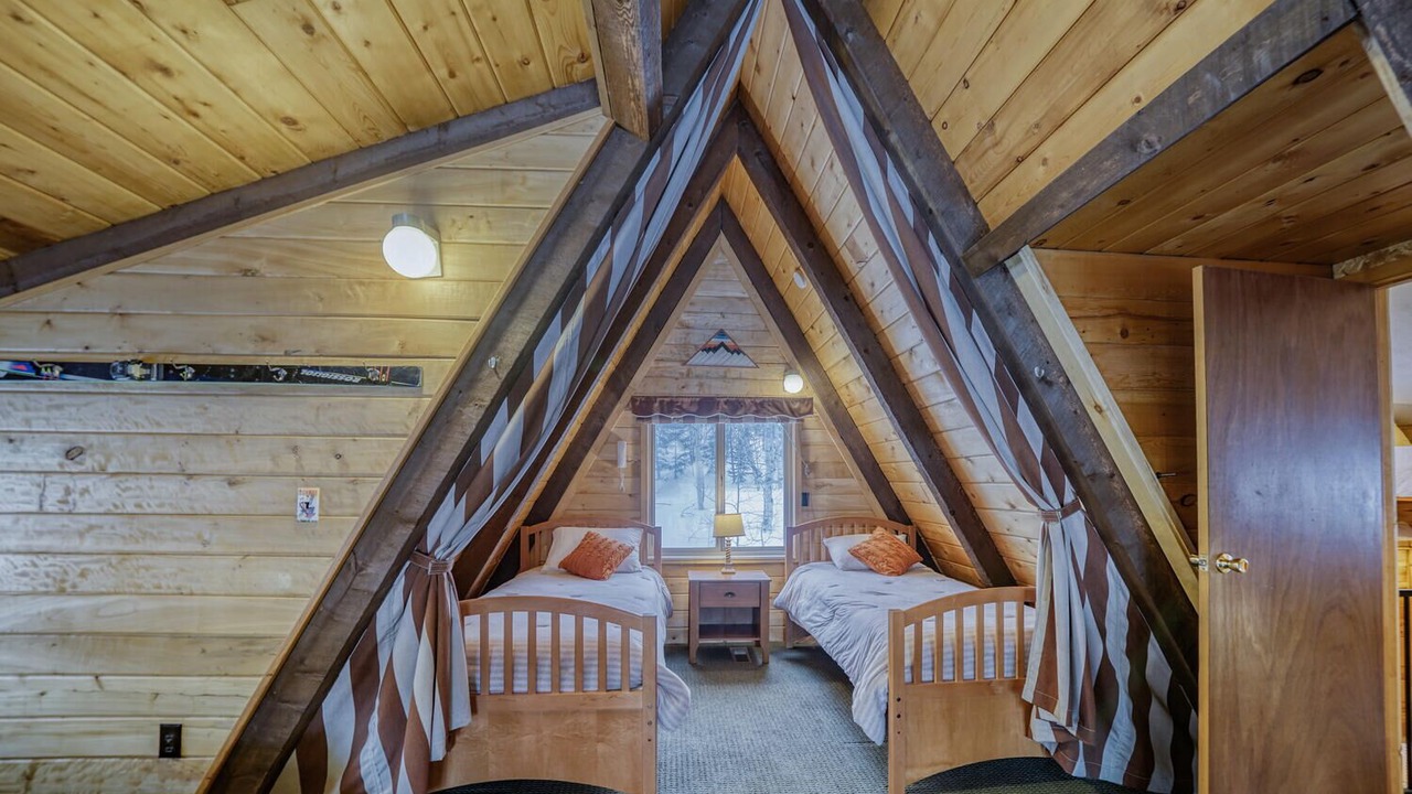 Photo of Bedroom in Garfield