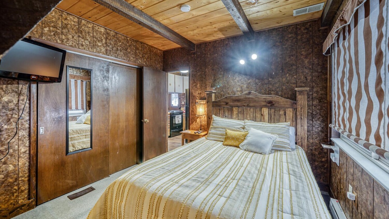 Photo of Bedroom in Garfield