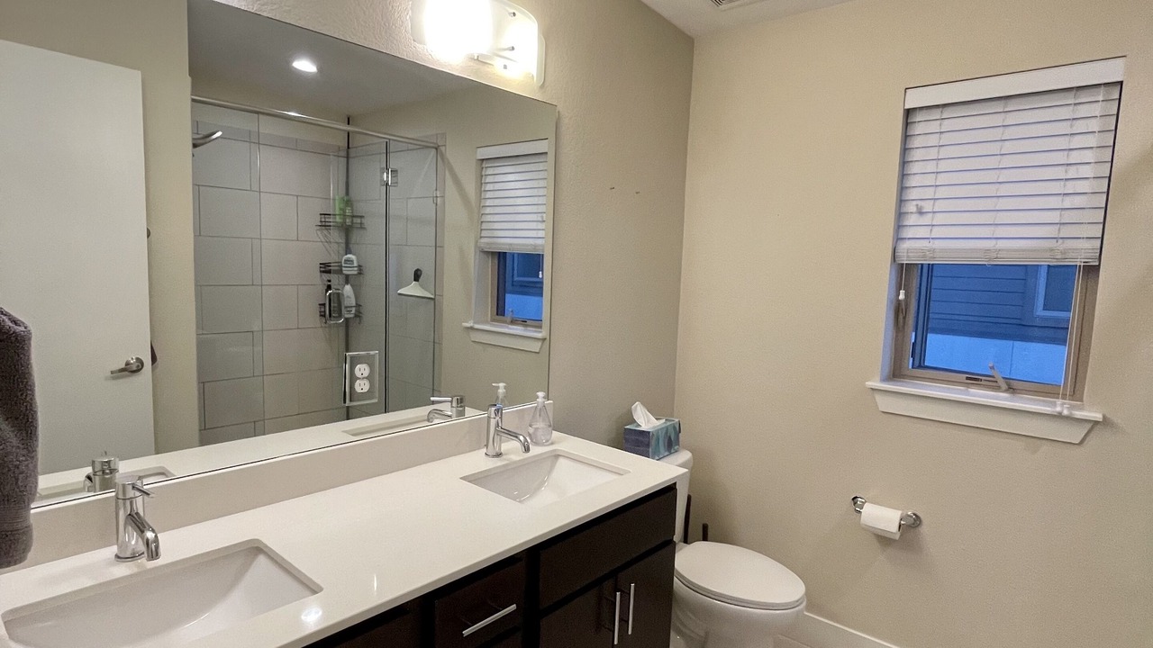 Photo of Bathroom in Jefferson Park