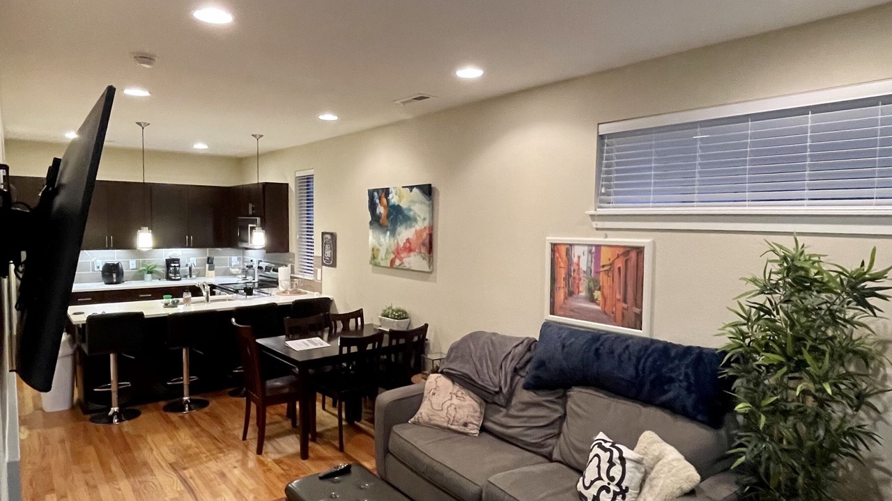 Photo of Livingroom in Jefferson Park