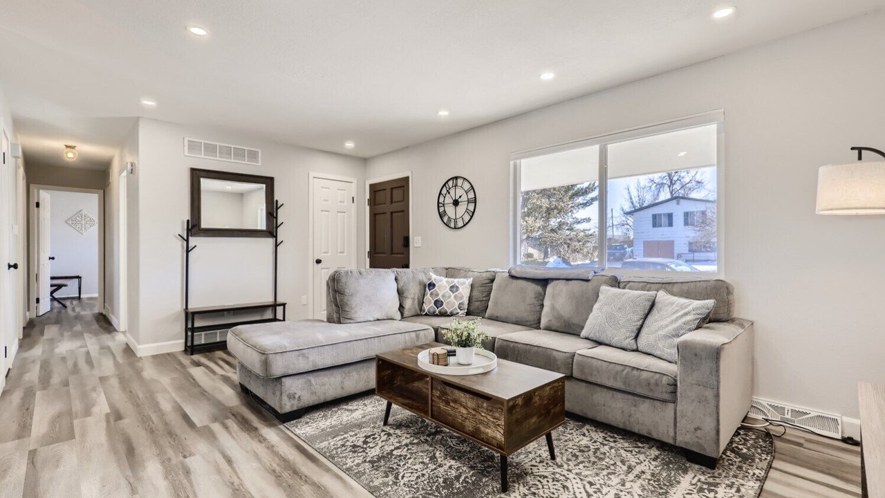 Photo of Livingroom in Dupont