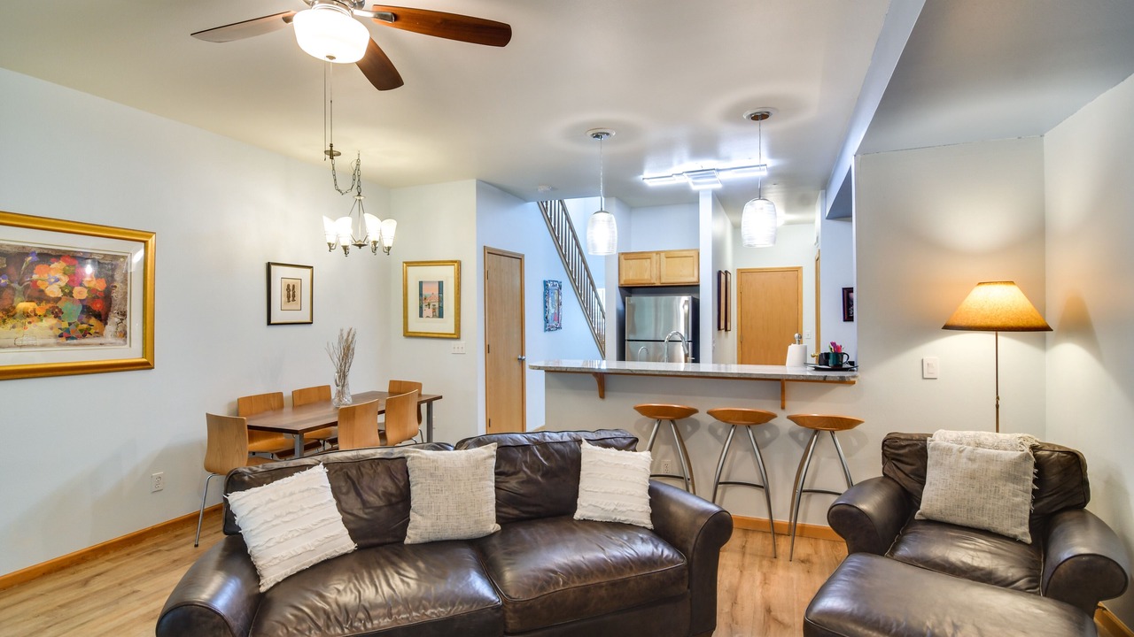 Photo of Livingroom in Edwards