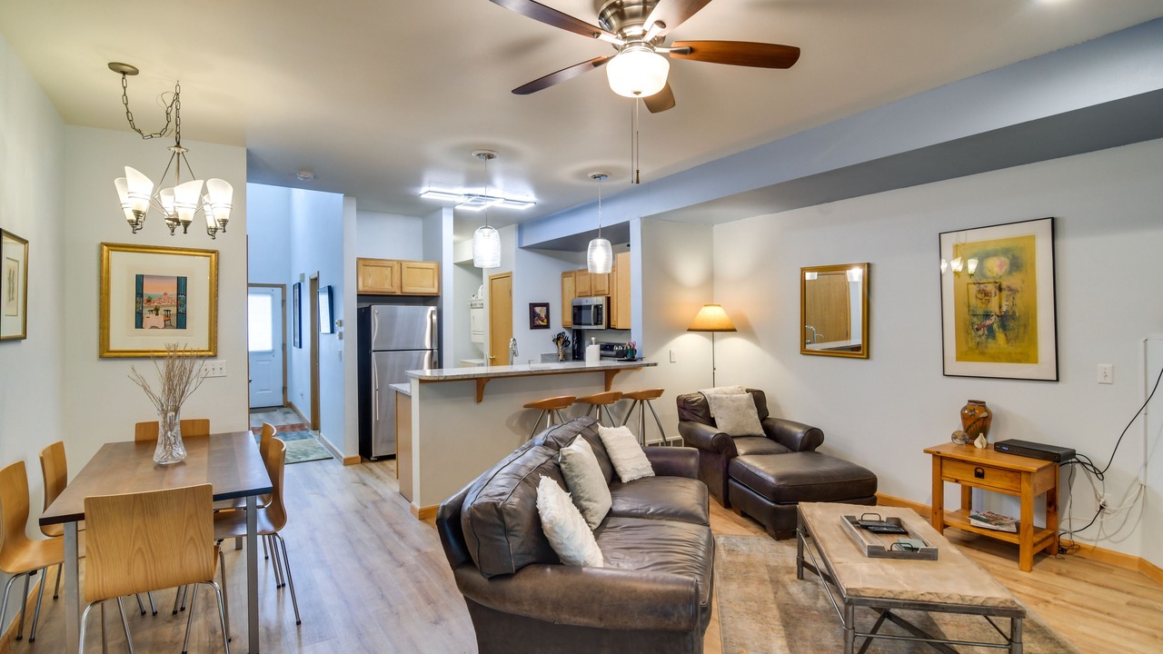 Photo of Livingroom in Edwards