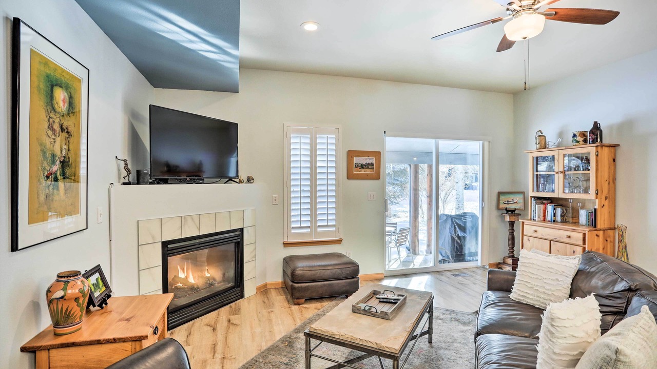 Photo of Livingroom in Edwards