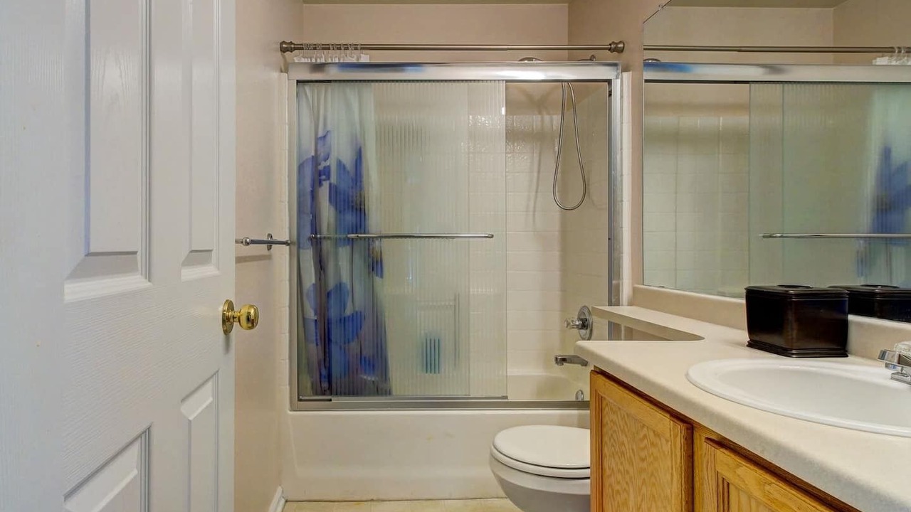 Photo of Bathroom in Columbine