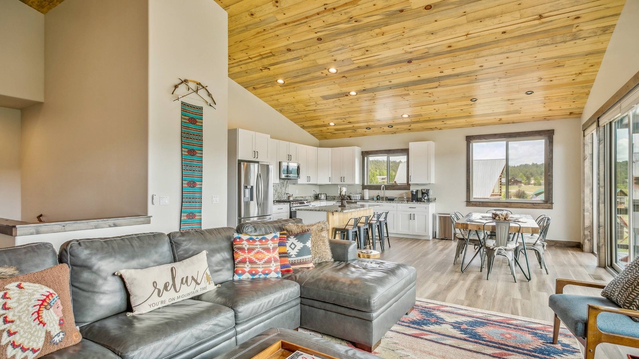 Photo of Livingroom in Twin Creek Village