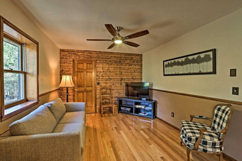 Photo of Livingroom in Shadow Mountain