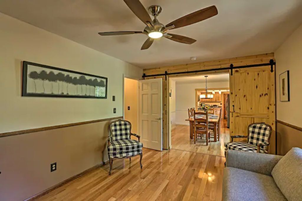 Photo of Livingroom in Shadow Mountain