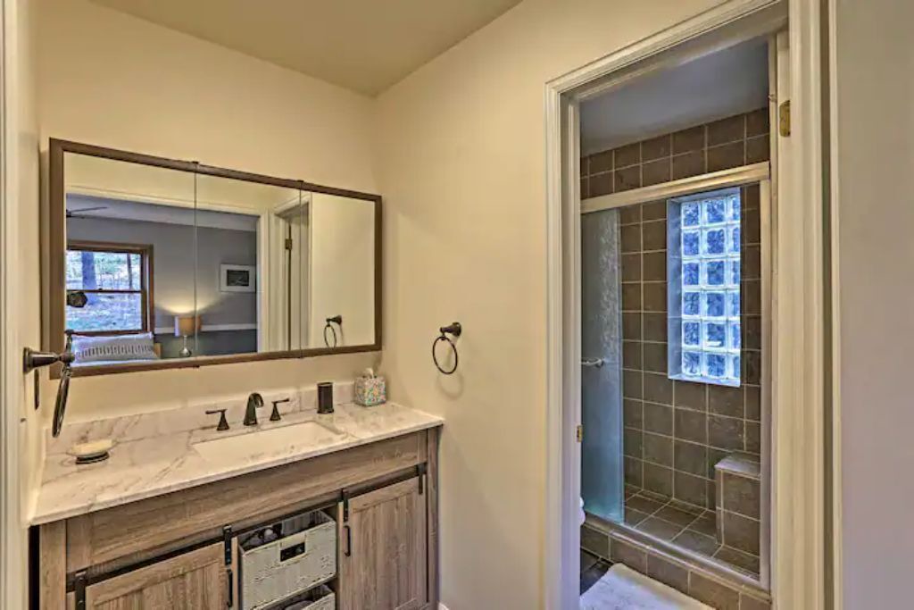 Photo of Bathroom in Shadow Mountain