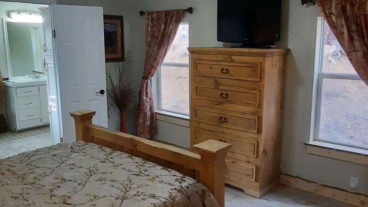 Photo of Bedroom in Divide