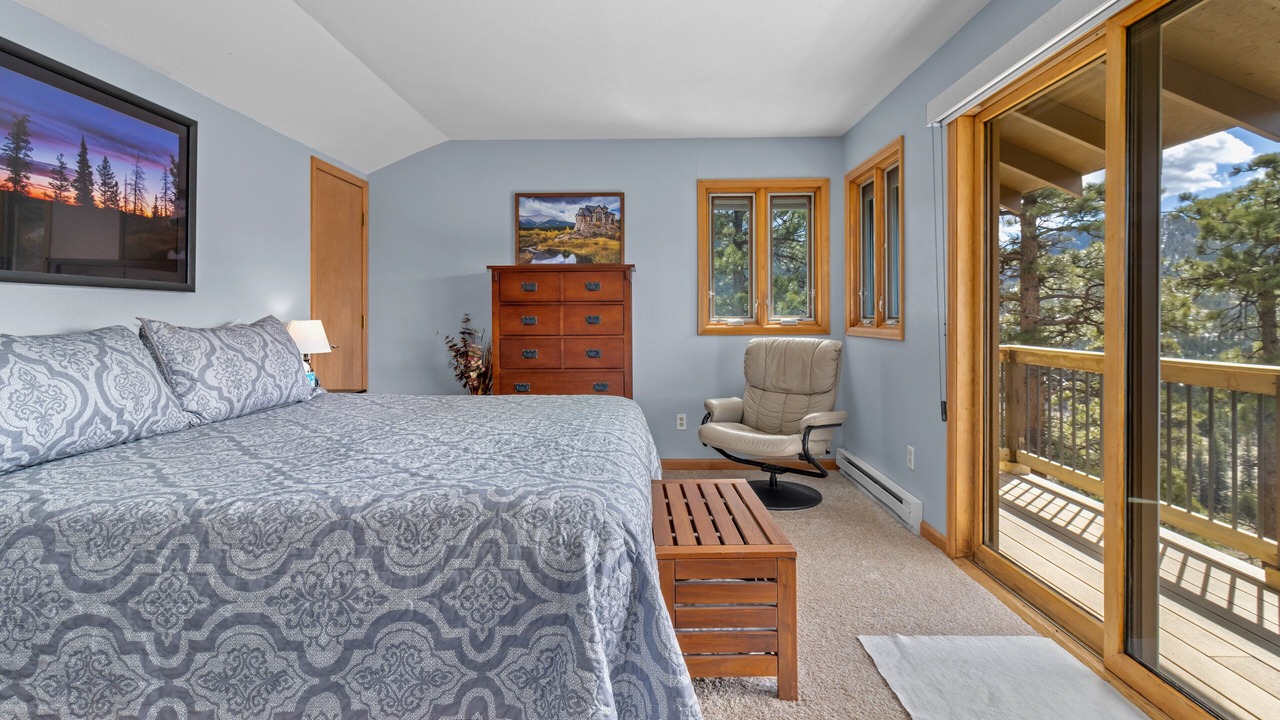 Photo of Bedroom in Windcliff Estates