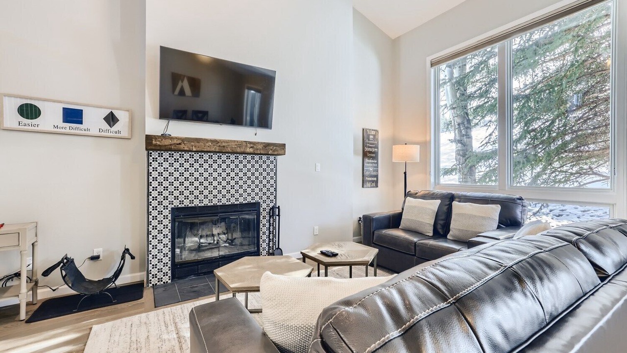 Photo of Livingroom in Edwards