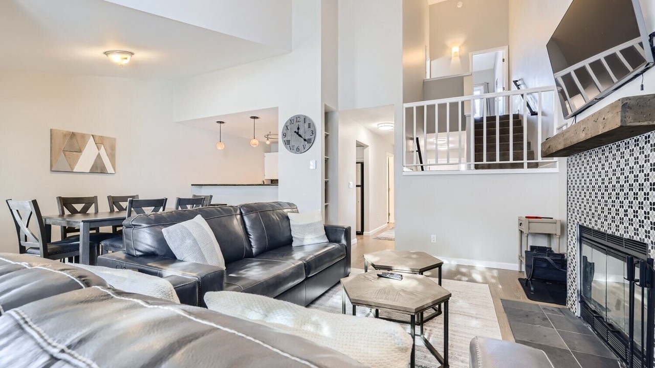 Photo of Livingroom in Edwards