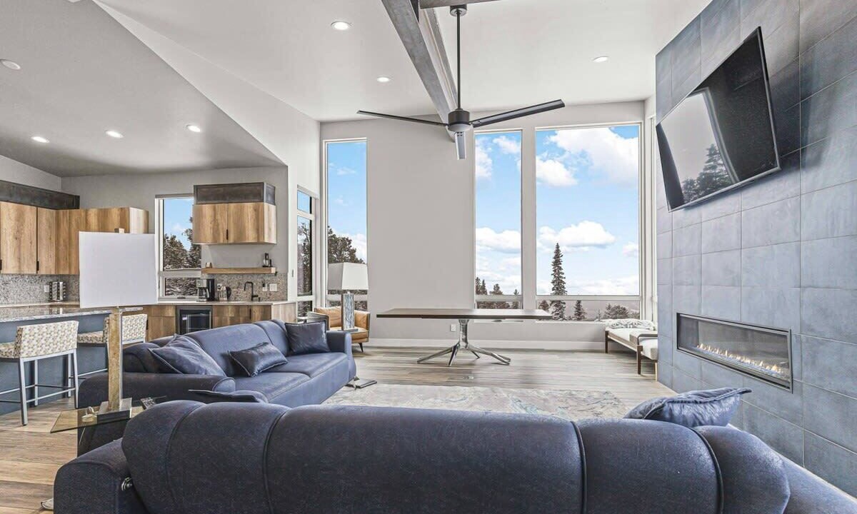 Photo of Livingroom in Woodmoor