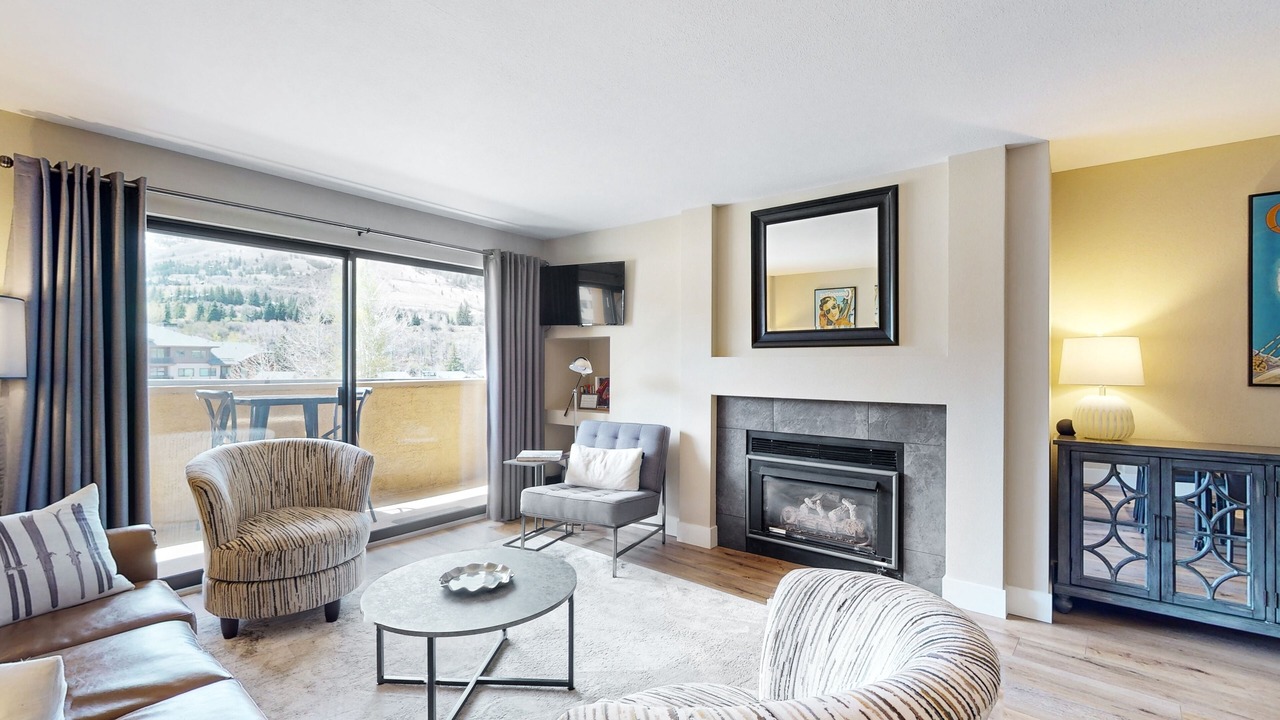 Photo of Livingroom in Avon
