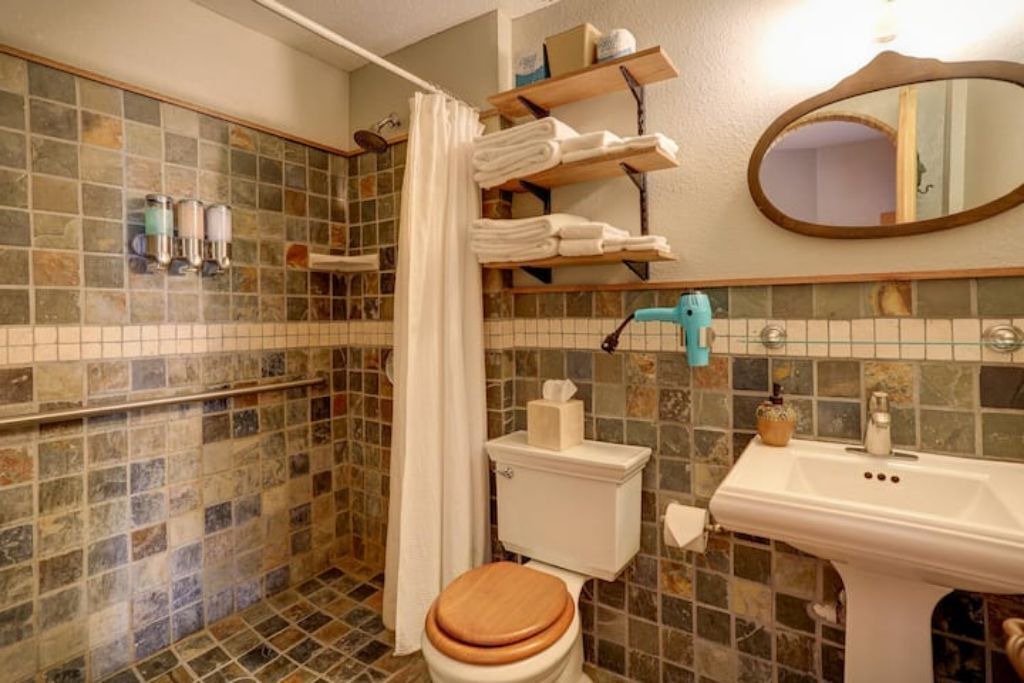 Photo of Bathroom in Purgatory