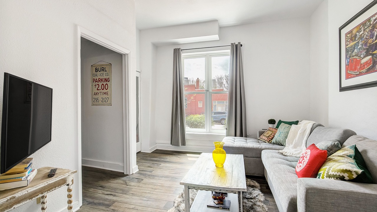 Photo of Livingroom in Five Points