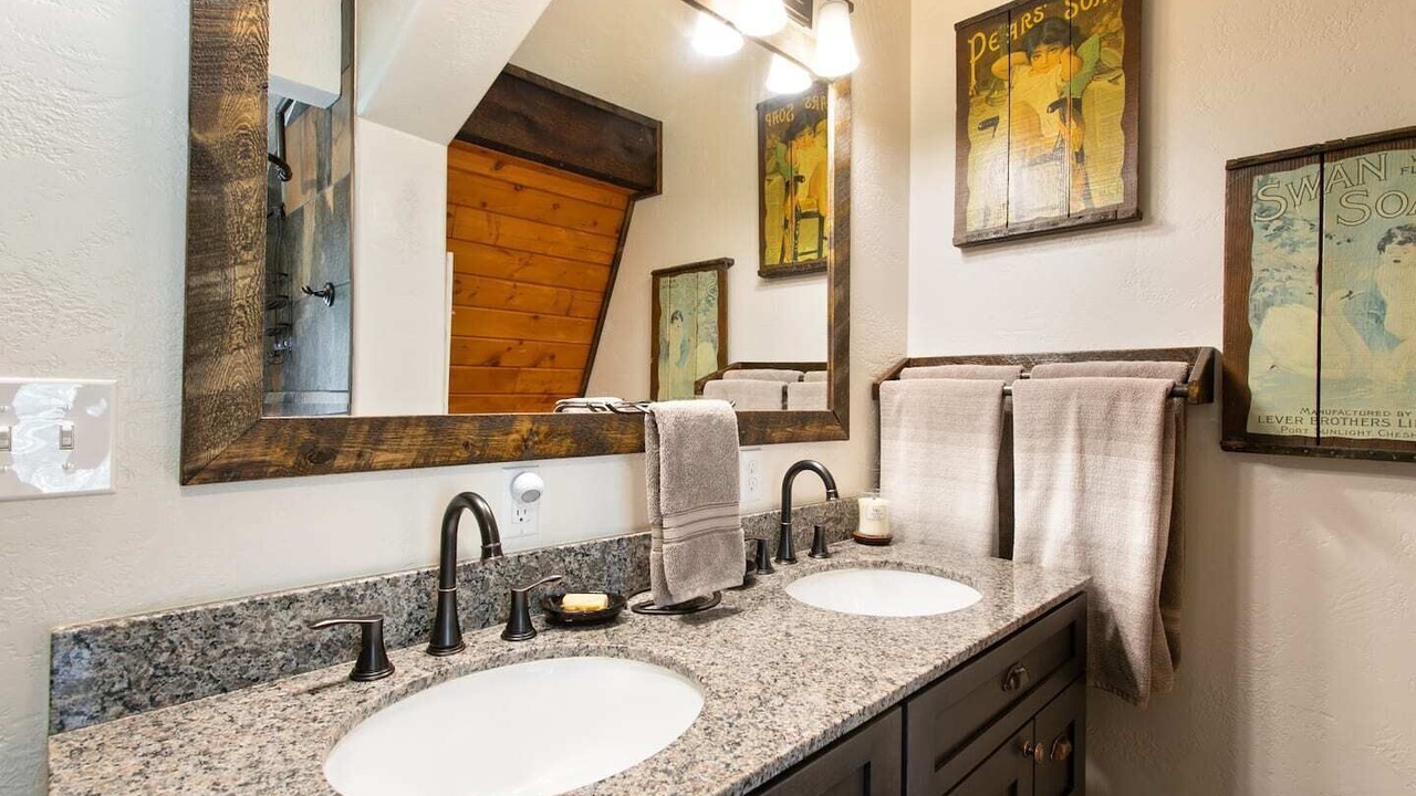 Photo of Bathroom in Black Hawk