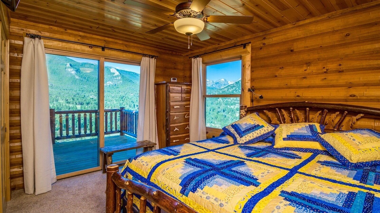 Photo of Bedroom in Windcliff Estates