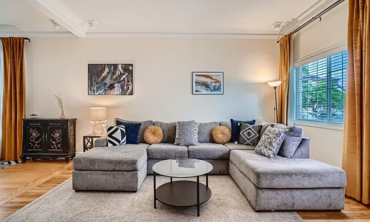 Photo of Livingroom in Lincoln Park