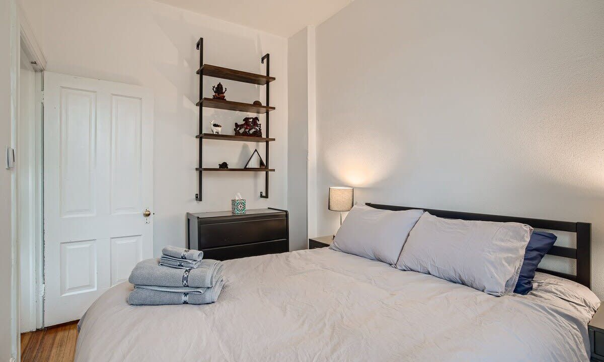 Photo of Bedroom in Lincoln Park