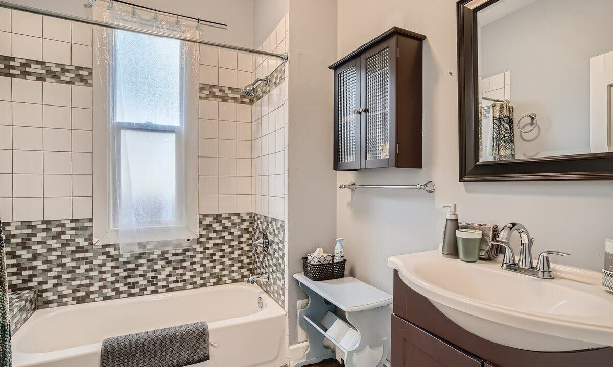 Photo of Bathroom in Lincoln Park