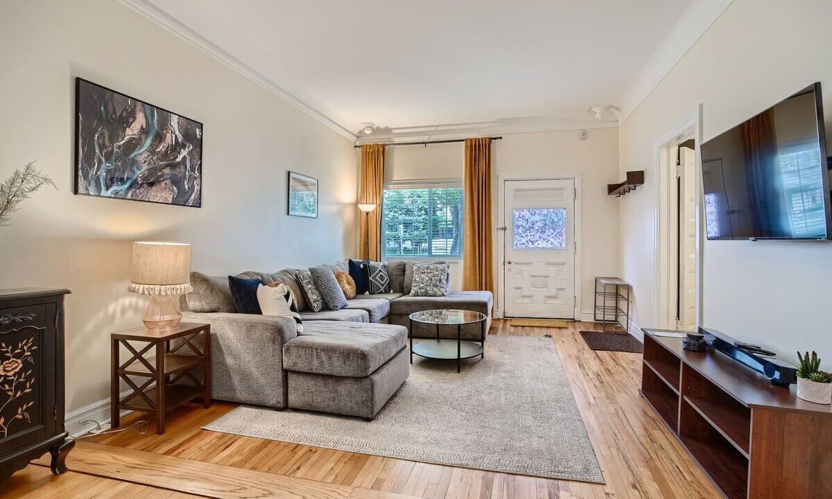 Photo of Livingroom in Lincoln Park