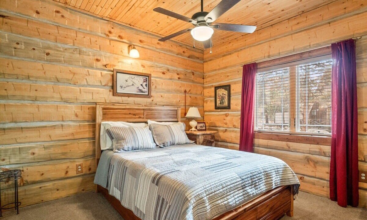 Photo of Bedroom in Twin Lakes