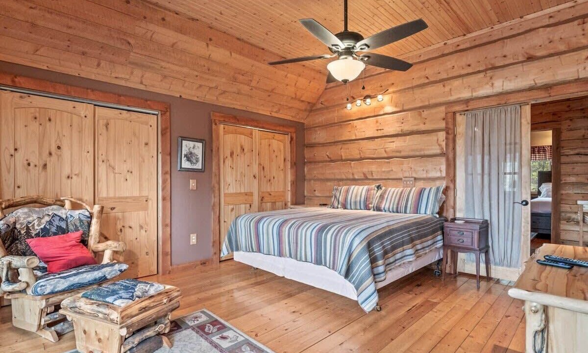 Photo of Bedroom in Twin Lakes