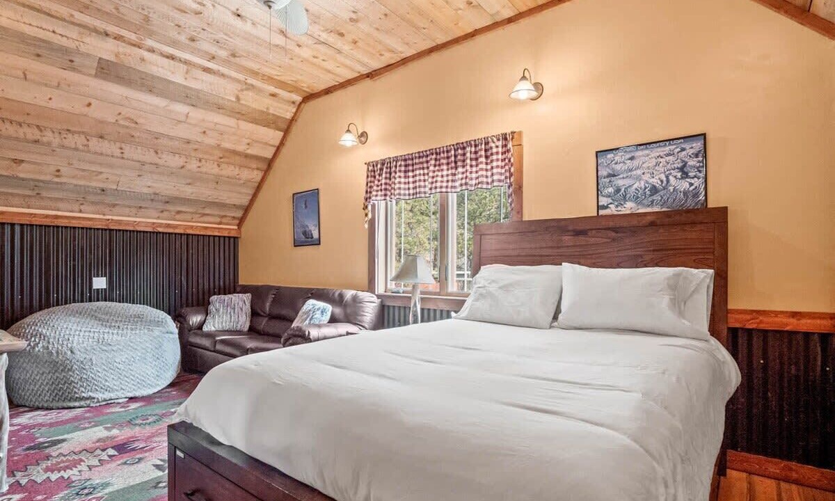 Photo of Bedroom in Twin Lakes